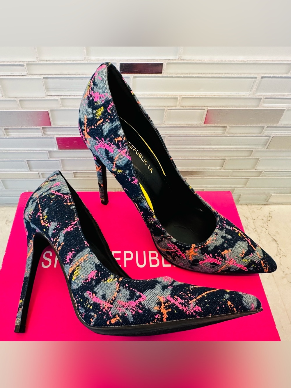 New Women’s Size 8 High Heel Pumps in Denim & Neon Splash Print
